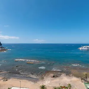 https://comodoro-los-cristianos-tenerife.in-canary-islands.com