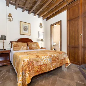 https://apartamentos-en-pleno-centro-aljibe-rodrigo-del-campo-1a.es-andalucia.com